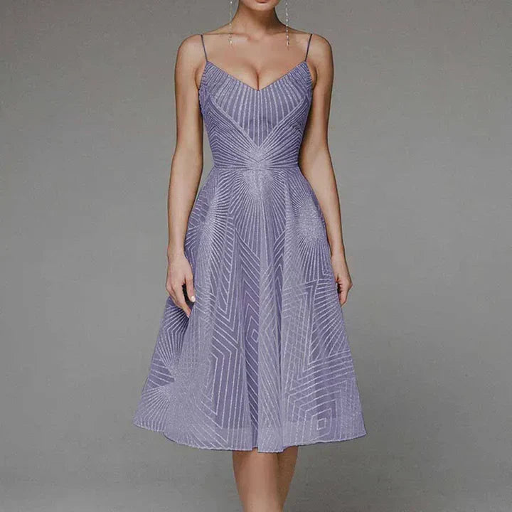 Luxe midi jurk voor dames, A-lijn silhouet en hartvormige hals. Geschikt voor bruiloften en formele feesten.