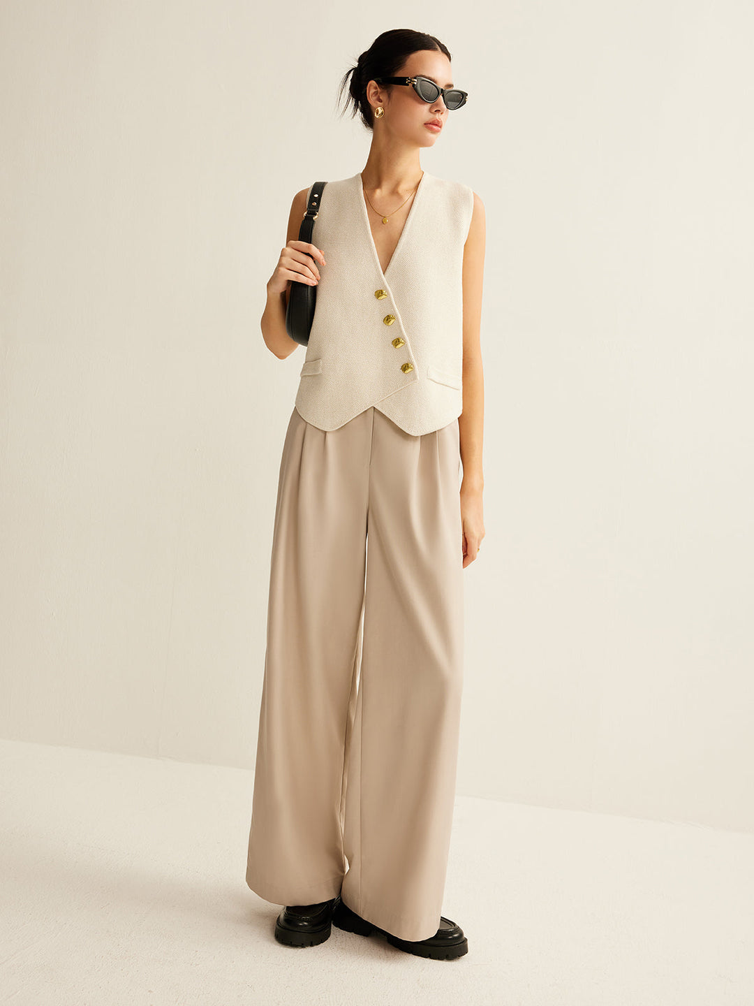 Comfortabel dames gebreid vest met stretch en asymmetrische snit, ideaal voor casual chic outfits.