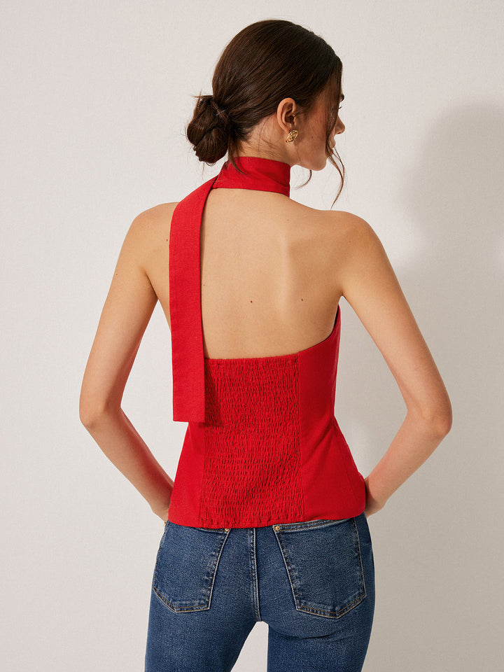 Asymmetrische mouwloze halternek top voor dames, een elegante en moderne toevoeging aan elke garderobe.
