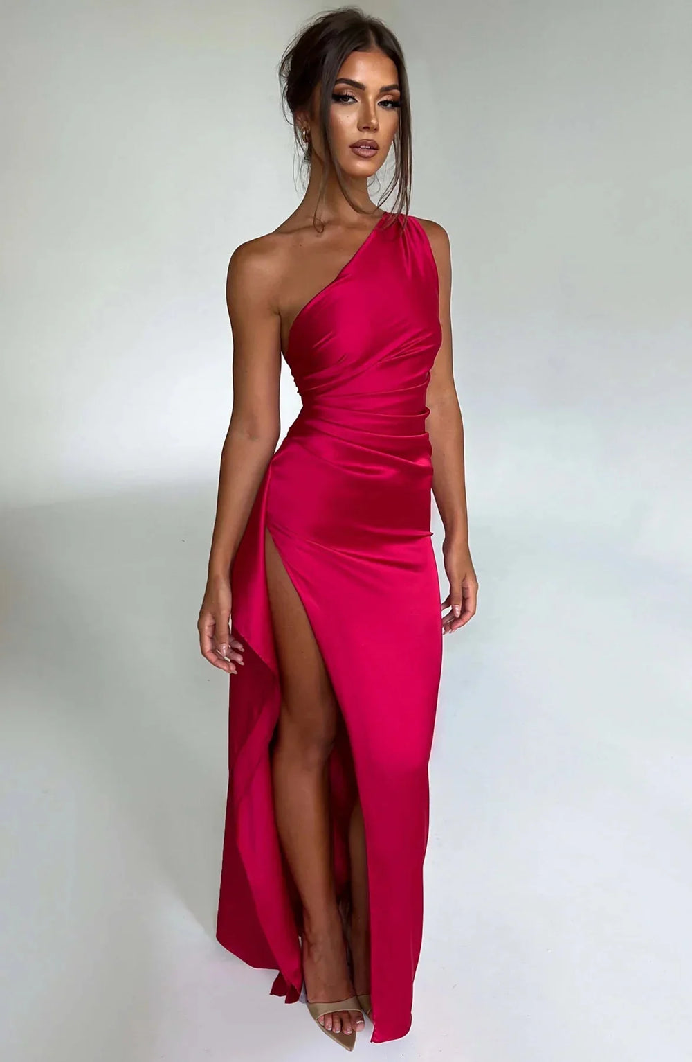 Feestelijke maxi jurk voor dames, één schouder design, met subtiele plooien en sexy hoge split.