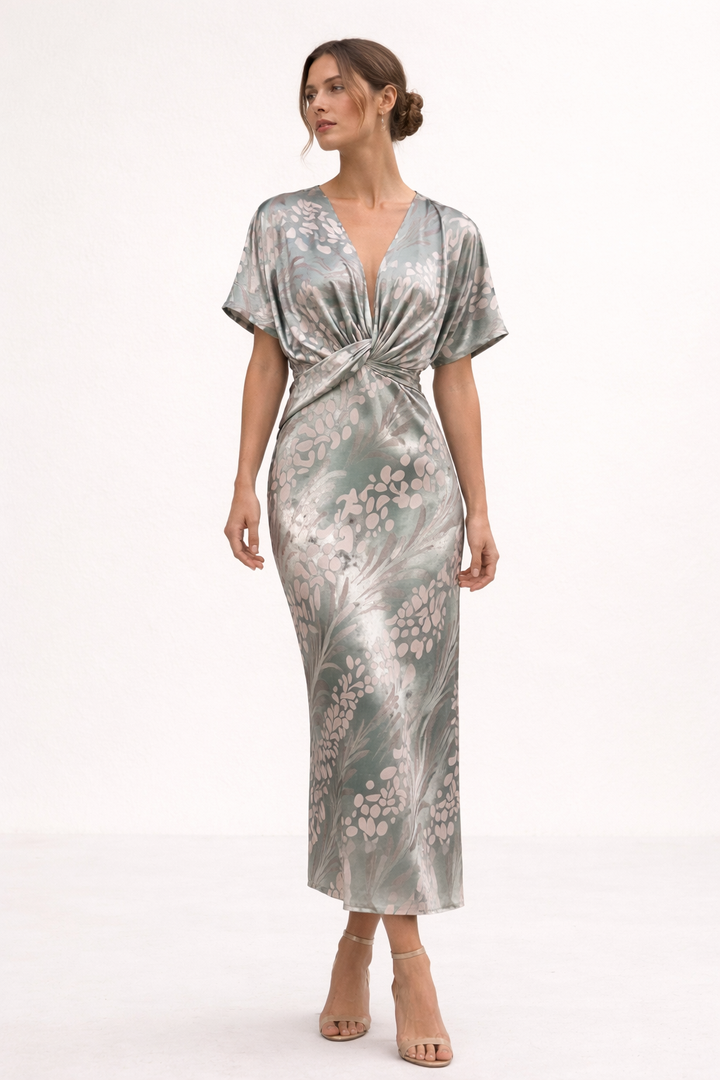 Dames bedrukte midi-jurk met V-hals en korte mouwen, ideaal voor zomerse casual dagen of strand.