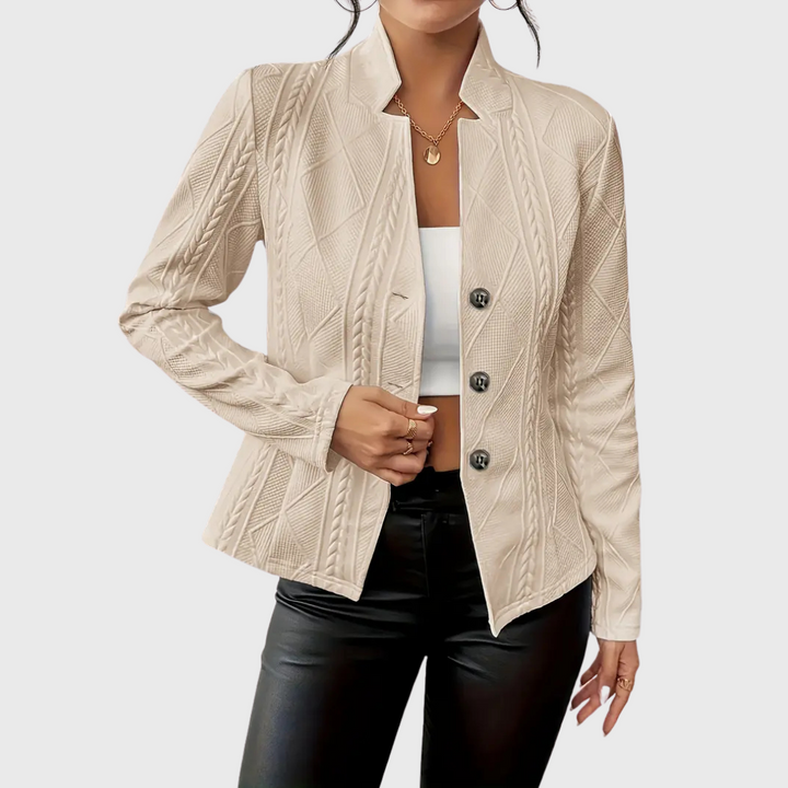 Getailleerde dames blazer, stijlvol en modieus, met knoopsluiting voor een chique look.