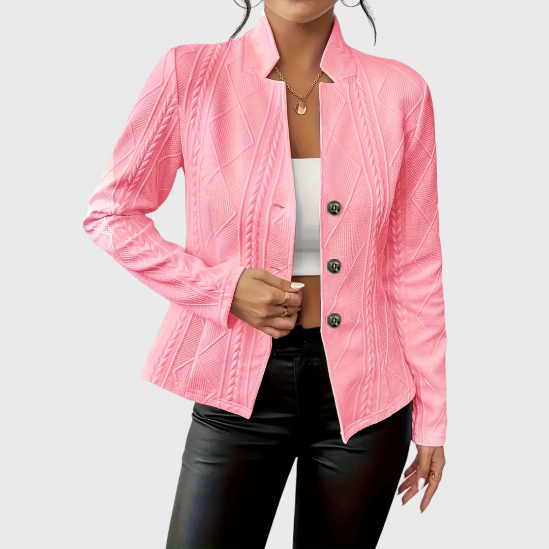 Modieuze dames blazer met knoopsluiting, getailleerd voor een stijlvolle en professionele uitstraling.