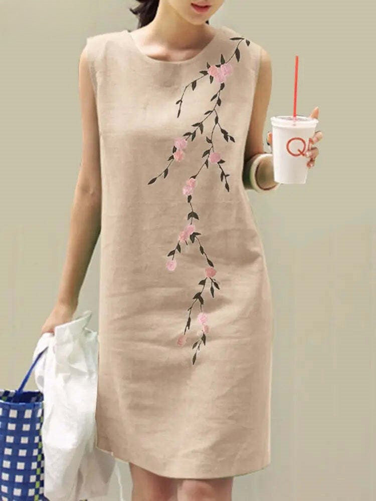 Vintage stijl dames mini jurk met bloemenborduurwerk. Bohemian, mouwloze zomerjurk, zowel casual als elegant.