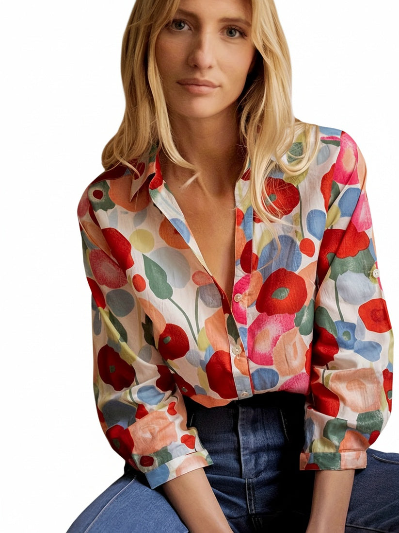 Dames blouse met elegante bloemenprint, lange mouwen en knoopsluiting. Ideaal voor lente en zomer casual outfits.