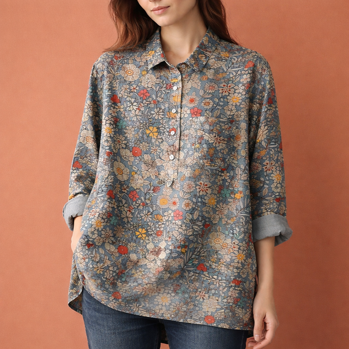 Herfst outfit: stijlvolle dames bloemenprint blouse met lange mouwen en kraag, comfortabel en modieus.