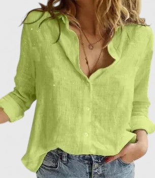 Dames blouse in effen kleur met golvende revers, lange mouwen en knoopjes. Casual en chic, diverse kleuren.