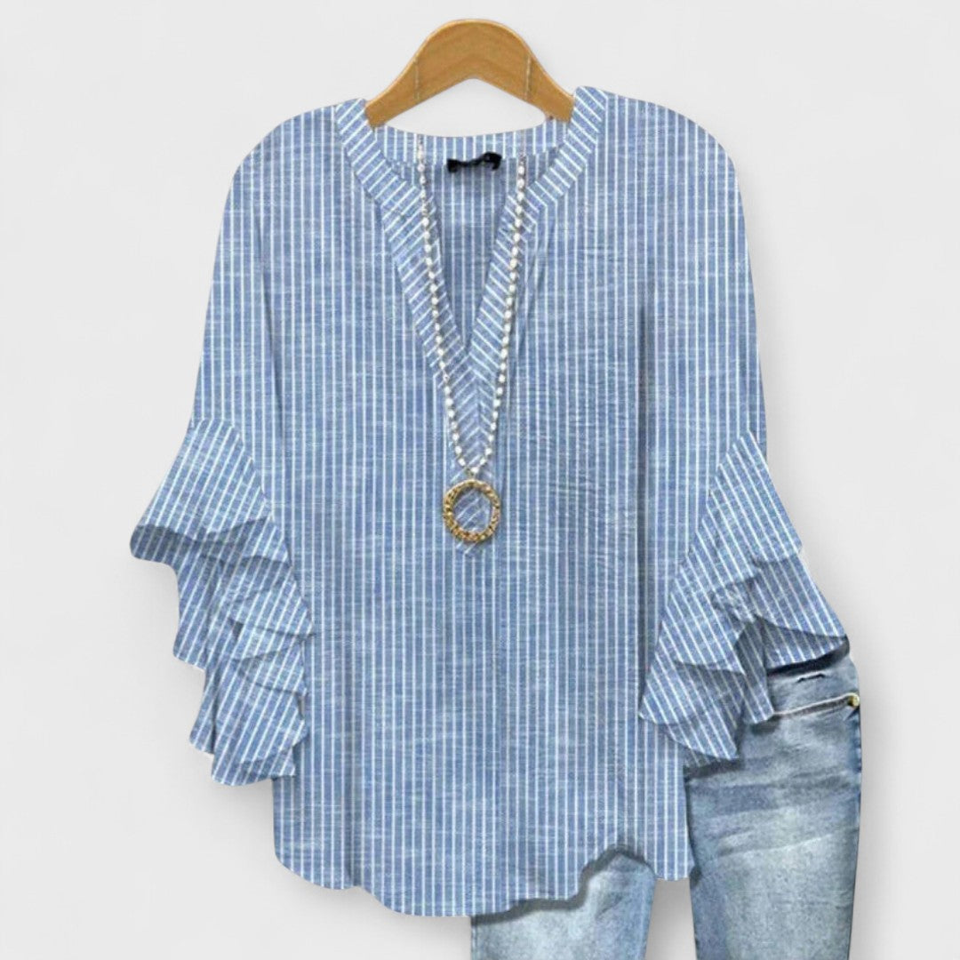 Modieuze damesblouse met 3/4 volantmouwen en een verfijnde V-hals.
