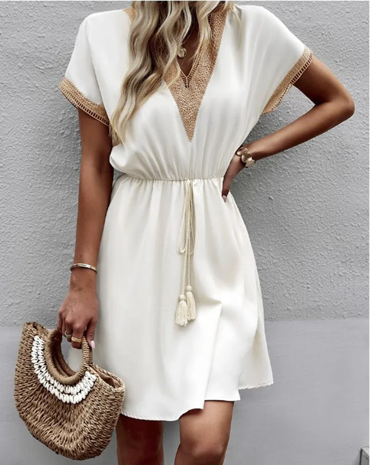 Elegante bohemien dames mini jurk met verfijnd kanten detail, ideaal voor zomermode.