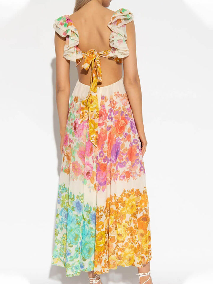 Elegante bohemian zomerjurk voor dames met V-hals, opvallende print en open rug, ideaal als strandjurk.