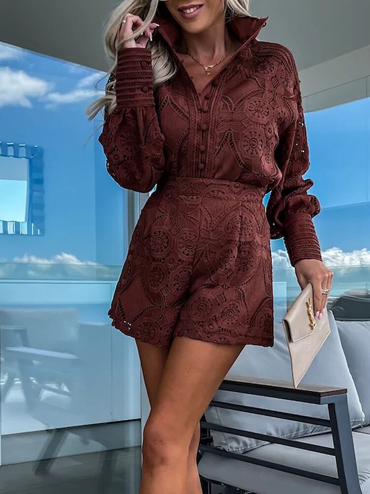 Deze dames zomerset met hoge taille short en top combineert boho charme met comfortabele elegantie.
