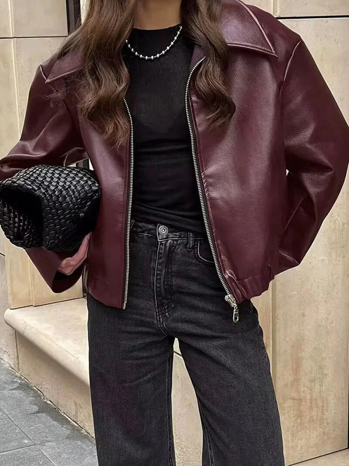 Casual bordeaux damesjack, ideaal voor een relaxte maar modieuze najaarsoutfit. Veelzijdig en comfortabel.