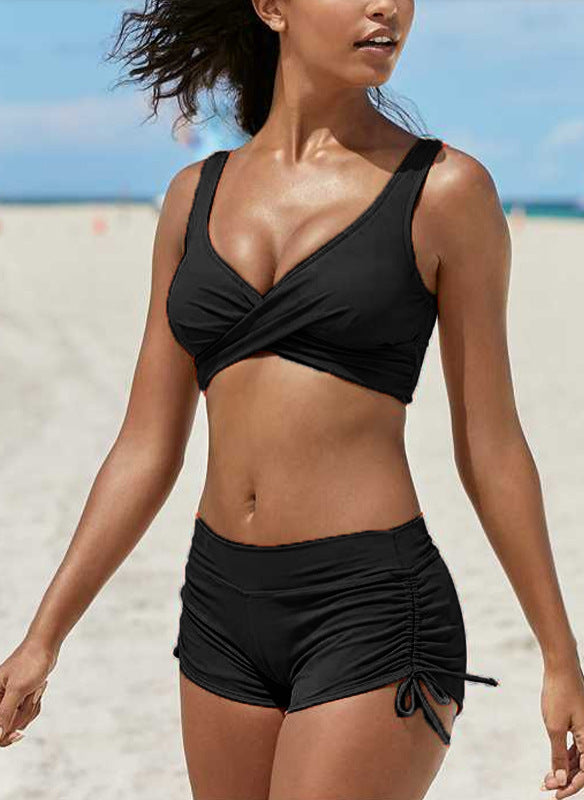 Tweedelige dames camouflage zwemkleding set met hoge taille short en top, trendy strand outfit.