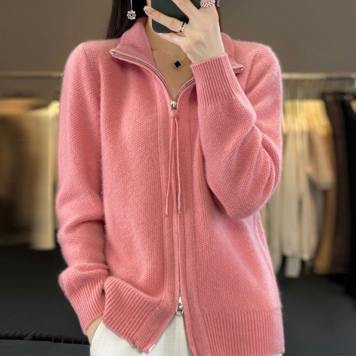 Veelzijdige dames cardigan met rits en geribbelde manchetten, klaar voor herfst of winter kleding.