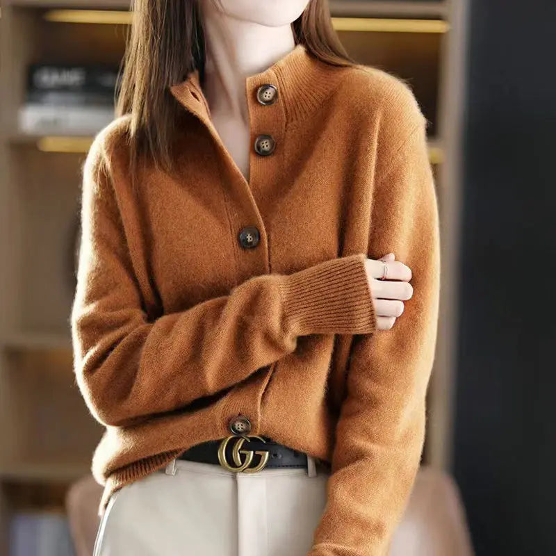Veelzijdig damesvest met knopen, draagbaar op kantoor of casual in lente en herfst.