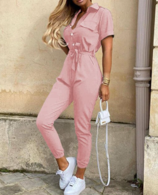 Comfortabele cargo jumpsuit voor dames, ideaal voor een relaxte maar stijlvolle outfit.