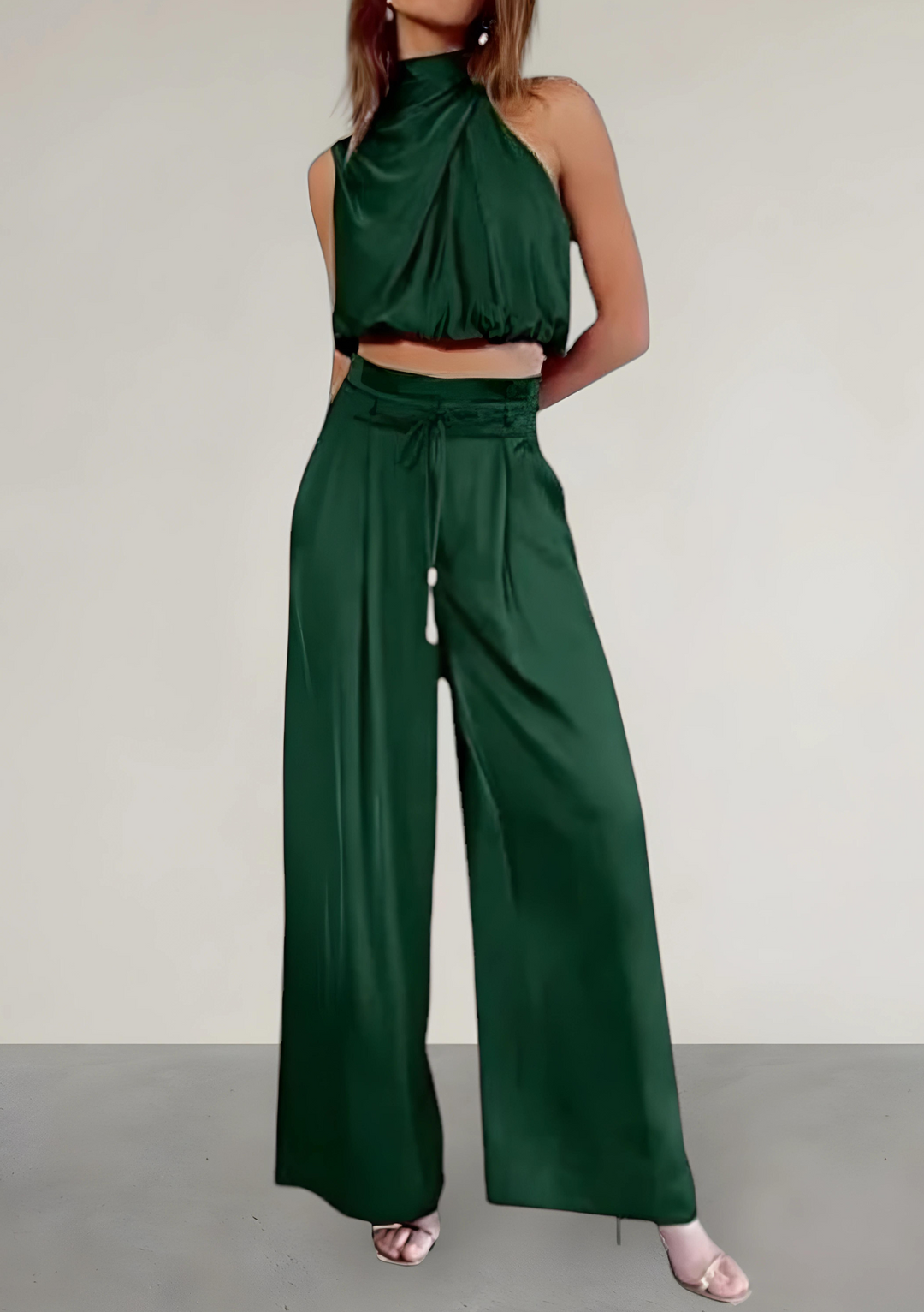 Stijlvolle dames tweestuk set met mouwloze top en comfortabele wijde pijpen broek. Geschikt voor vele gelegenheden.