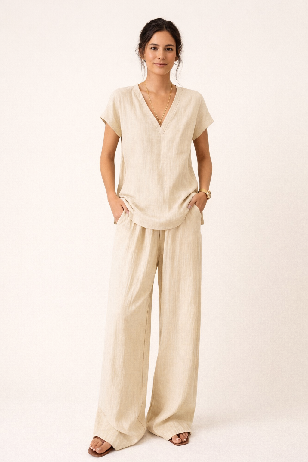 Dames casual linnen tweedelige set met V-hals blouse en losvallende broek, comfortabel voor de zomer.