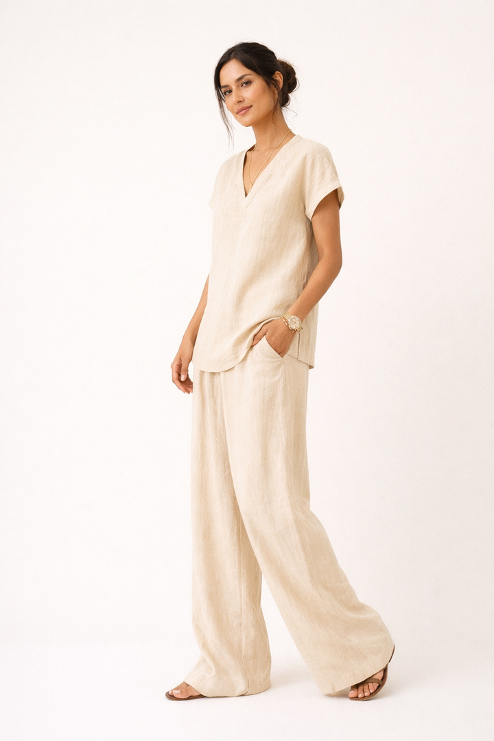 Stijlvolle linnen zomer set voor dames: casual blouse met V-hals en comfortabele wijde broek.