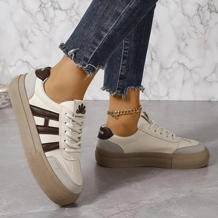 Lichtgewicht dames sportschoenen, comfortabel en ademend, perfect voor actieve dagen en casual gebruik.