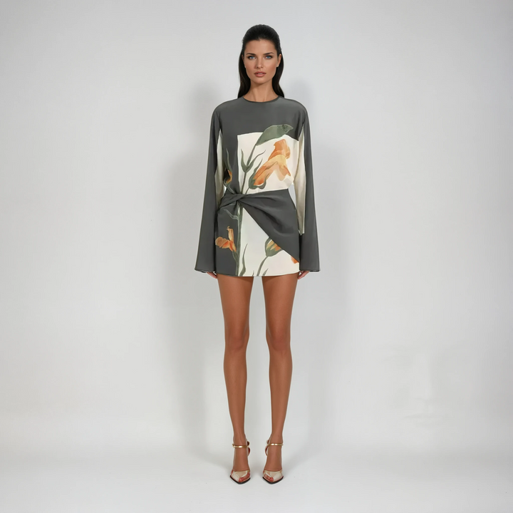 Feestelijke mini jurk voor dames met levendige bloemenprint, lange mouwen en gedraaide taille.