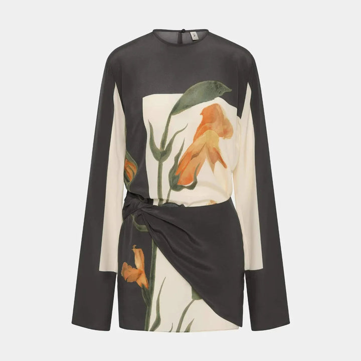 Chique dames cocktailjurk met bloemenprint, lange mouw en gedraaide taille; ideaal voor feesten.