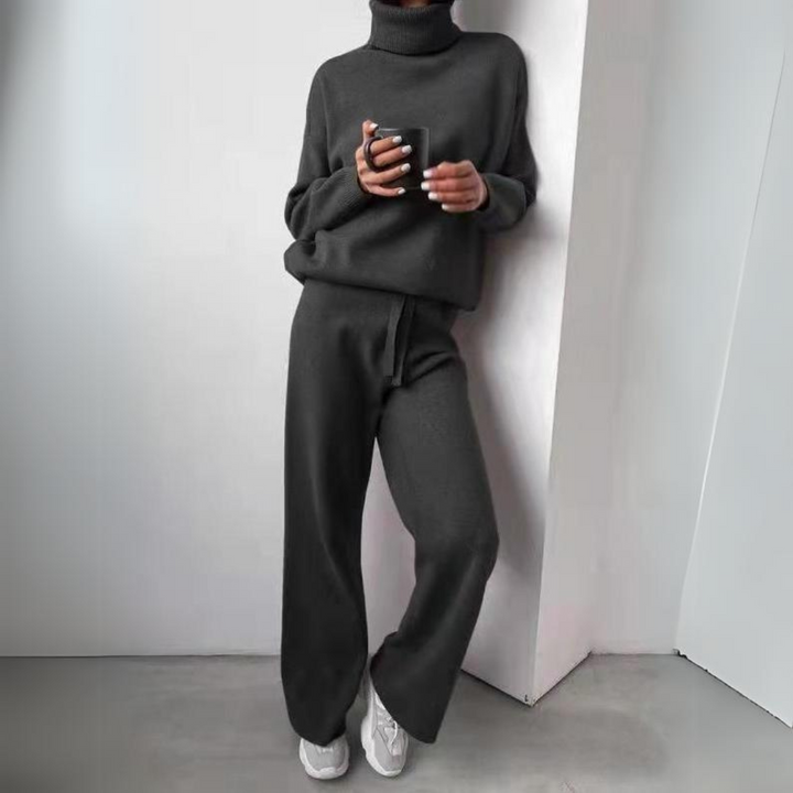 Dames huispak: comfortabele coltrui en relaxte joggingbroek, perfect als co-ord set voor ontspanning.