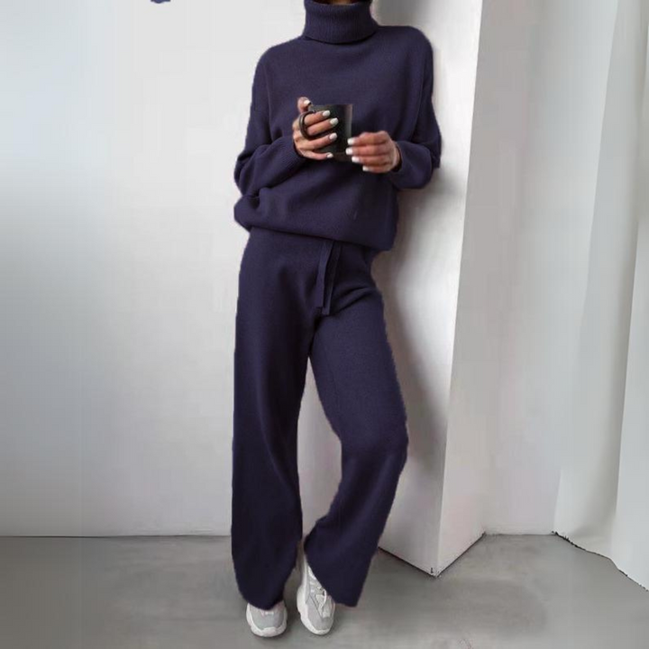 Moderne dames loungewear co-ord set, bestaande uit een comfortabele coltrui en een stijlvolle joggingbroek.
