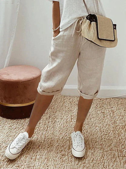 Relaxte pasvorm dames shorts met handige zakken en ademende stof, perfect voor zomerse dagen.