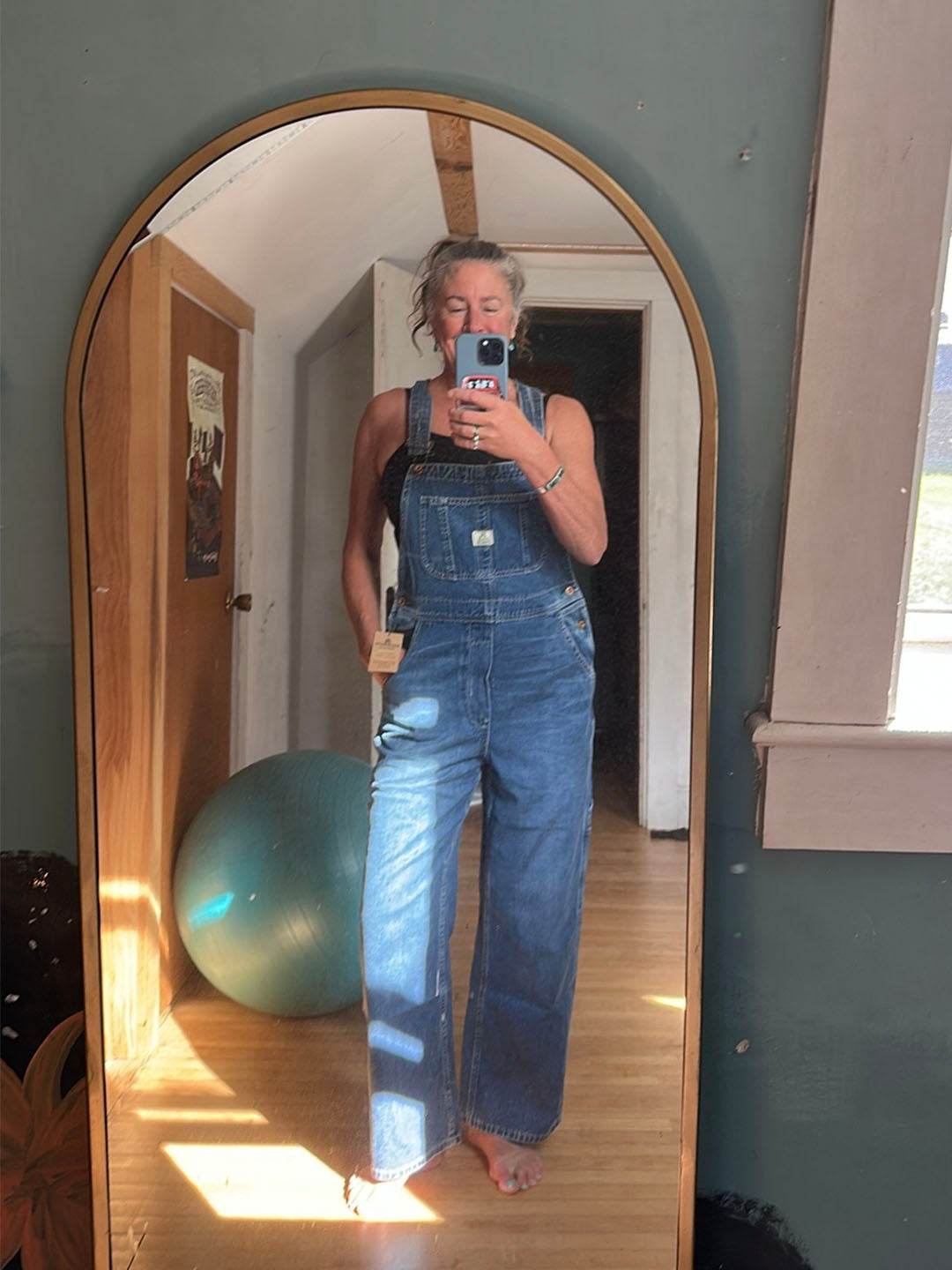 Casual dames tuinbroek met rechte pijpen, comfortabele denimlook overall.