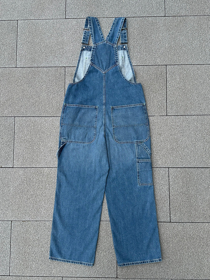 Modieuze donkerblauwe dames tuinbroek met rechte pijpen, stijlvolle en comfortabele keuze.