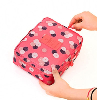 Waterdichte compacte make-up organizer, ideaal voor vakanties en weekendjes weg.