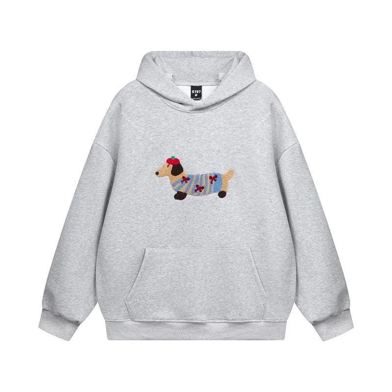Stijlvolle dameshoodie met speels teckel borduurwerk. Deze gezellige trui is perfect als winteroutfit.