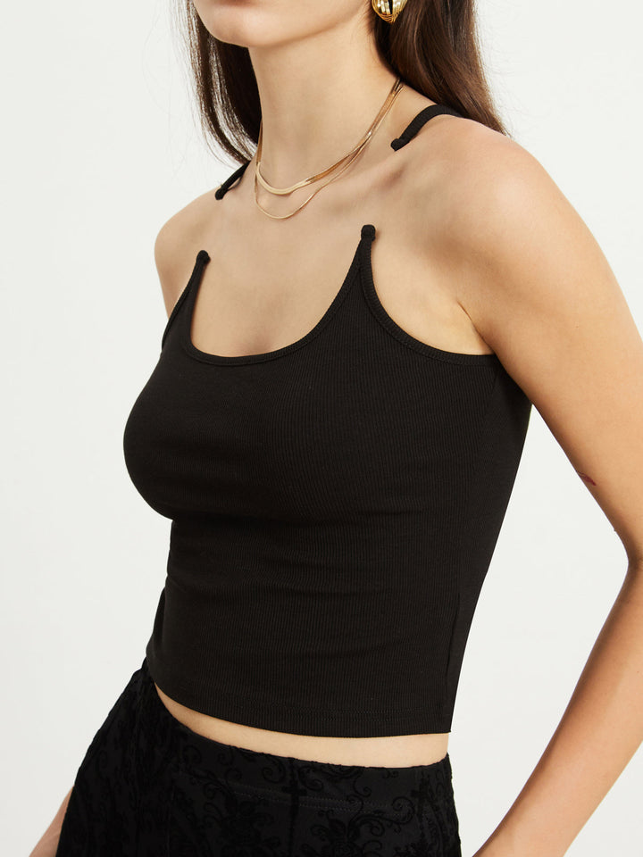 Modieuze dames crop top met transparante bandjes, mouwloos design en strakke pasvorm, perfect voor elke outfit.