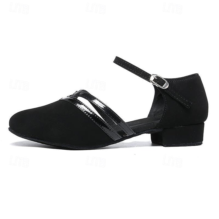 "Dames dansschoenen, comfortabel, flexibel voor moderne dans, elegante lage hak, ronde teen, zwarte afwerking."