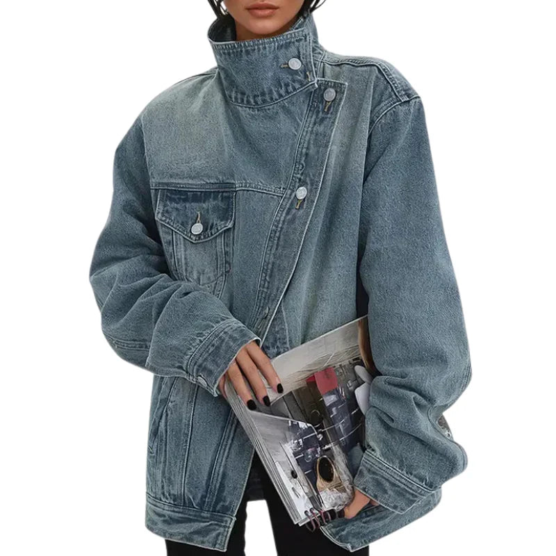 Dames denim jas met comfortabele relaxed fit, perfect als modieuze tussenjas voor lente en herfst.