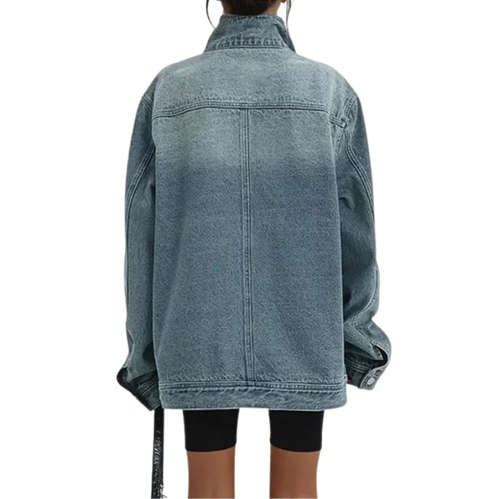 Modieuze blauwe dames spijkerjas, duurzame denim stof, veelzijdige lente/herfst jas.