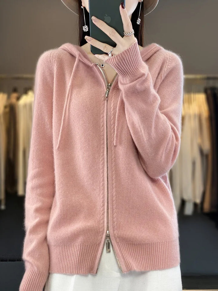 Gezellig damesvest met losse pasvorm, dik en comfortabel voor koude dagen. Ideale dameskleding.