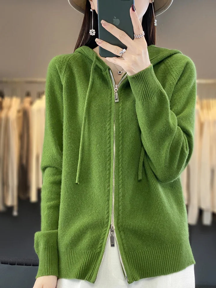 Comfortabel dik damesvest voor winter. Ideaal als warme winterkleding met losse pasvorm.