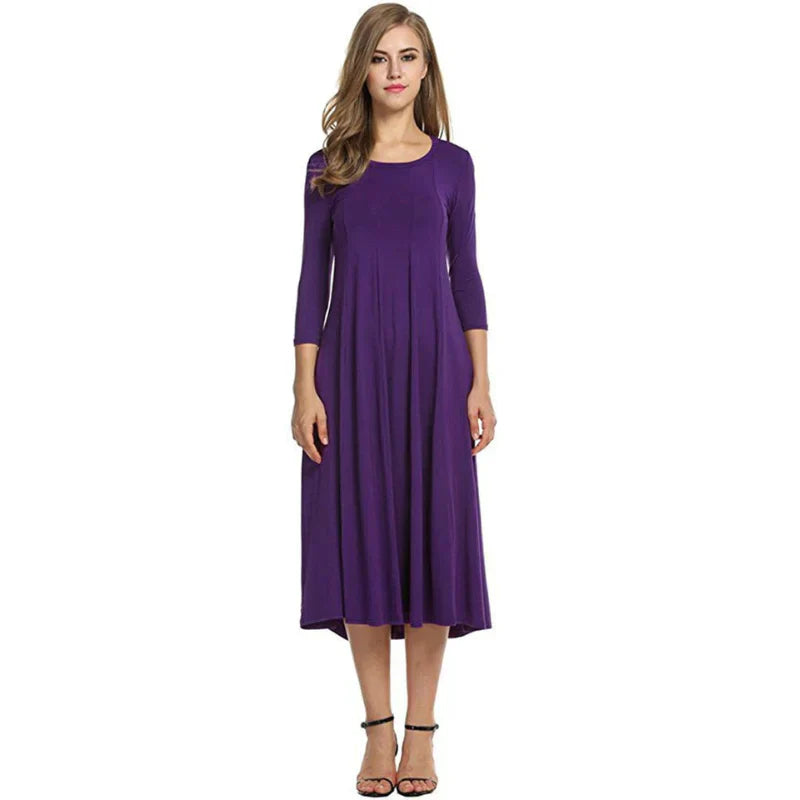 Comfortabele, stijlvolle dames zomerjurk, driekwart midi lengte, ronde hals. Ideaal voor hete dagen.