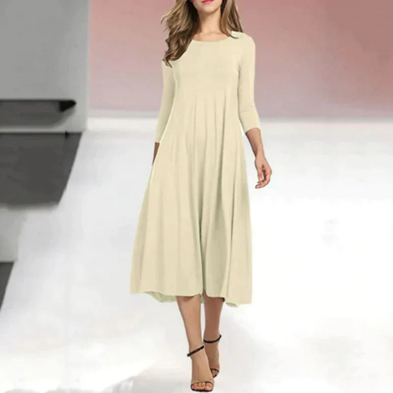 Elegante dames midi jurk met driekwart mouwen en ronde hals. Perfecte comfortabele zomerjurk.