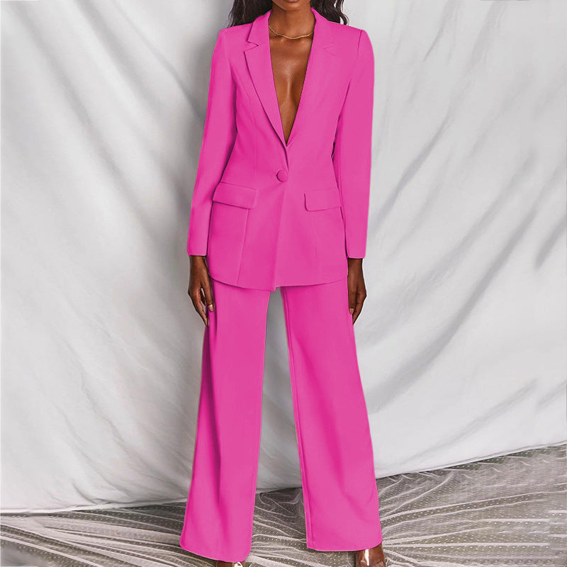 Trendy damespak: chique blazer en comfortabele broek. Een elegante set voor zakelijke en feestelijke gelegenheden.
