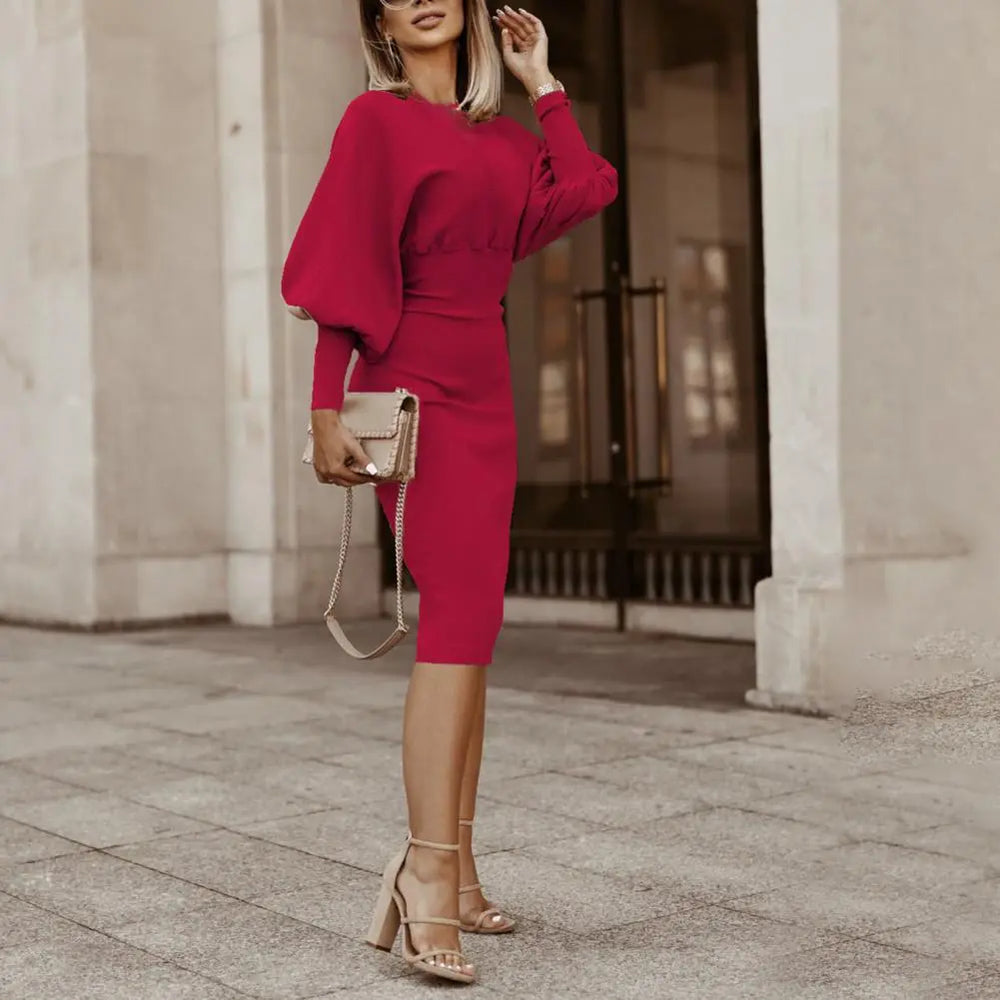 Rode dames elegante midi jurk met lantaarnmouw. Ideale kantoorjurk voor een stijlvolle lente/zomer look.