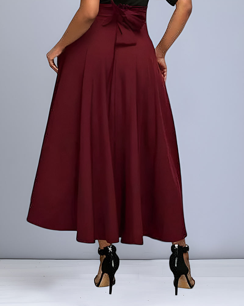 Zwarte modieuze dames lange rok met hoge taille, ideaal als feestrok of gala outfit.