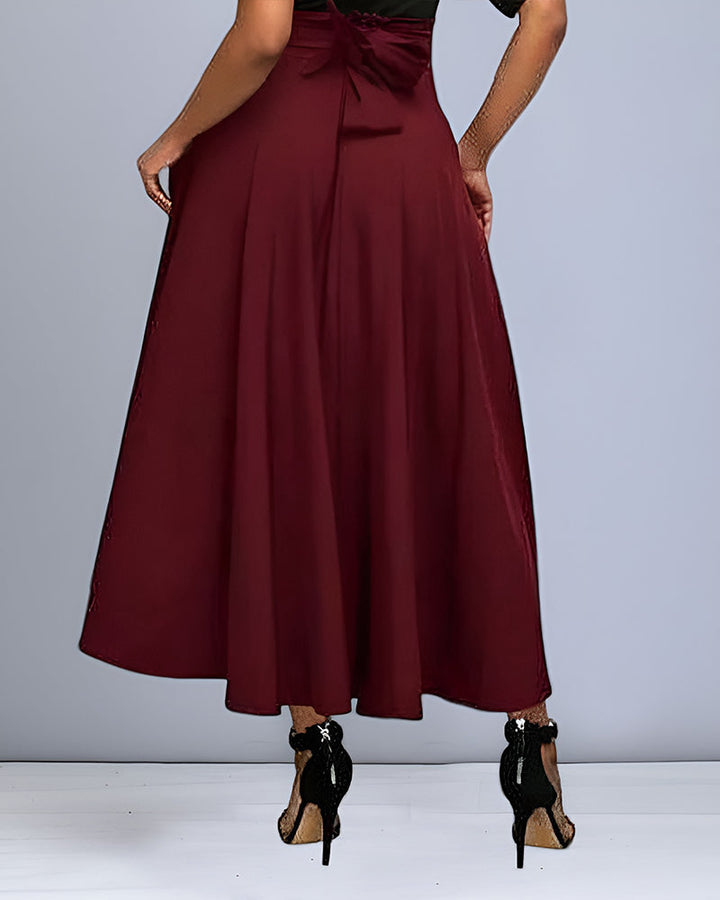 Zwarte modieuze dames lange rok met hoge taille, ideaal als feestrok of gala outfit.