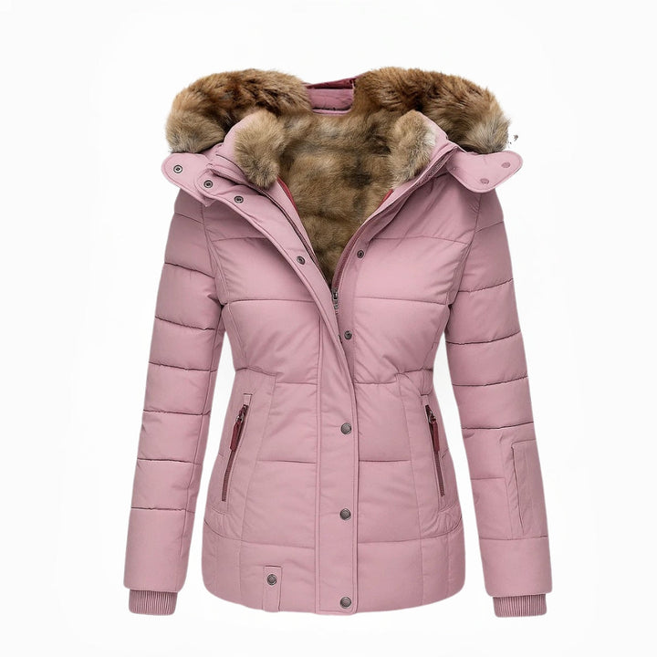Prachtige lange dames winterjas met capuchon en ritszakken. Essentieel voor stijlvolle wintermode.