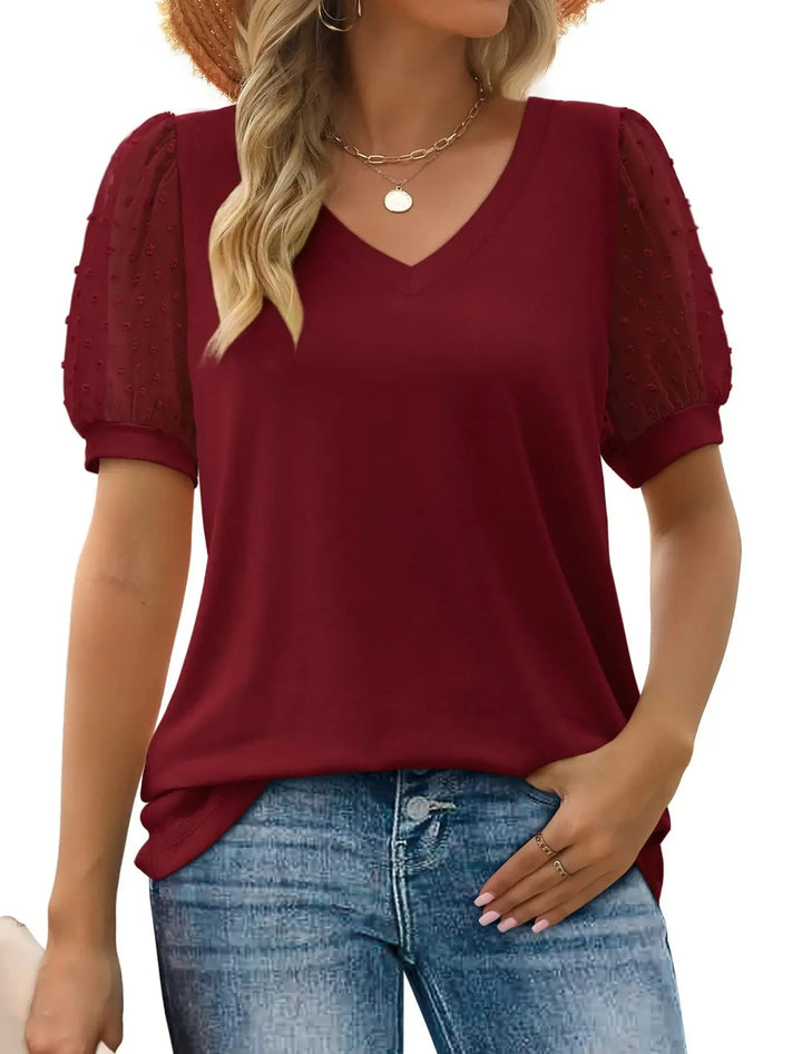 Luchtige zomer top voor dames met V-hals. Comfortabel, elegant en modieus voor elke gelegenheid.