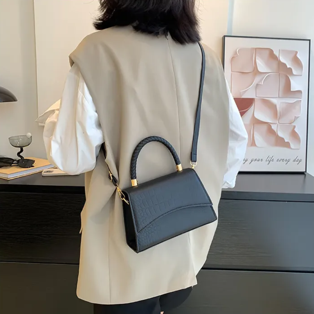 Chique khaki dameshandtas met bovenhandvat. Veelzijdig te dragen als schouder- of crossbodytas accessoire.