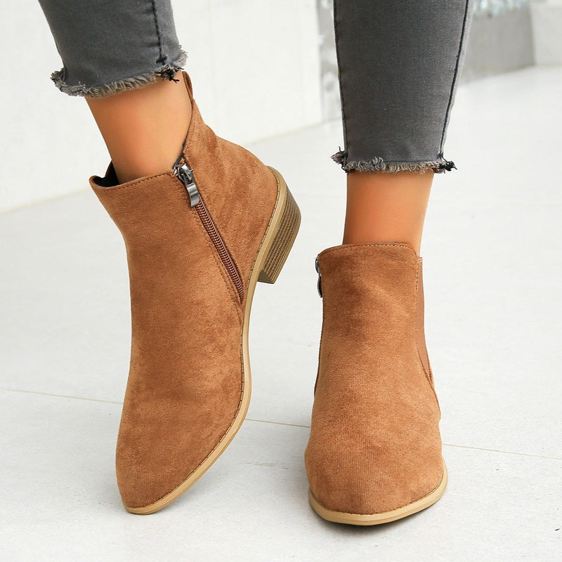 Casual dames enkellaarsjes met stabiele blokhak en trendy amandelneus, perfecte schoenen voor dagelijks gemak.