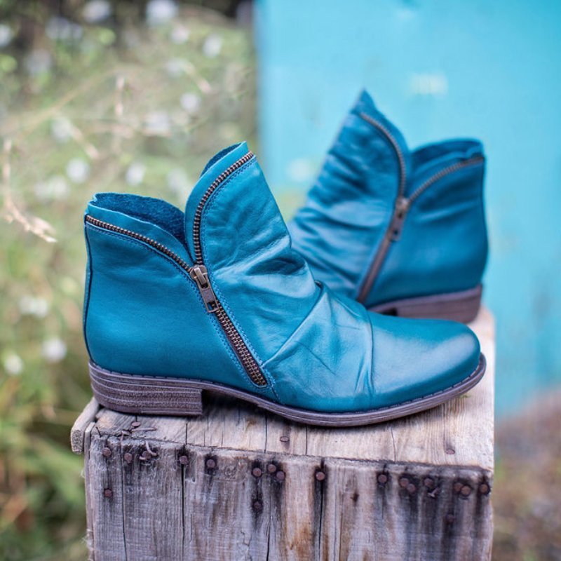 Dames enkellaarsjes met zijrits en robuuste blokhak voor comfort en stijl. Perfect voor herfst & winter.